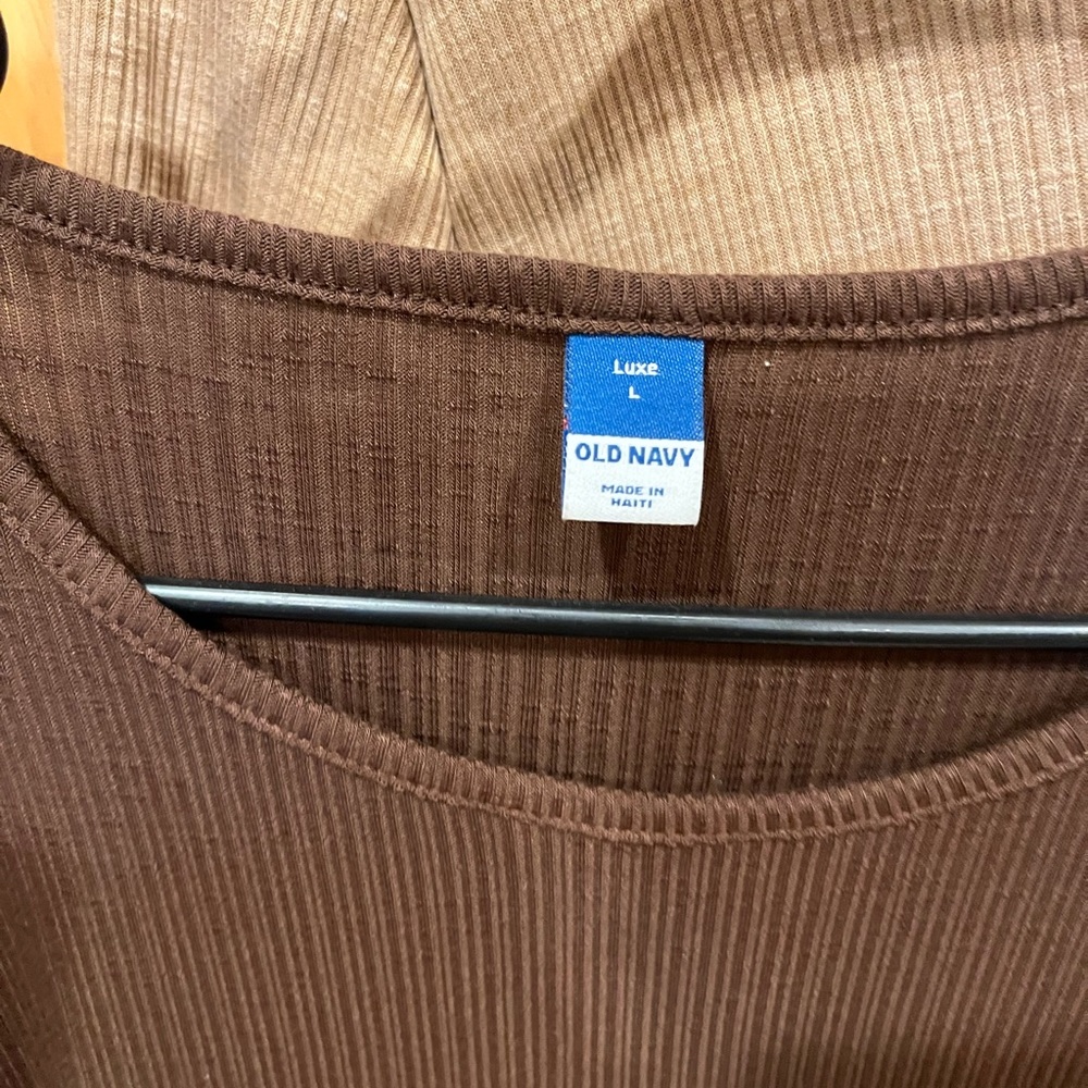 2 Old Navy Tee's - Picture 3 of 3